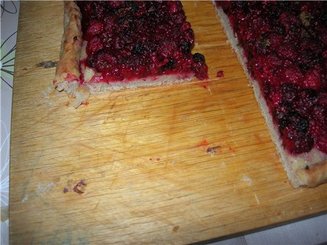 Клубничный пирог с тимьяном и черным перцем