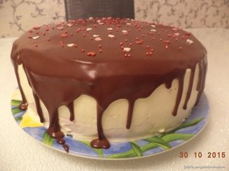   Шоколадный торт с малиновым и лимонным кремом