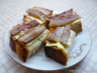 Тосты с селедкой