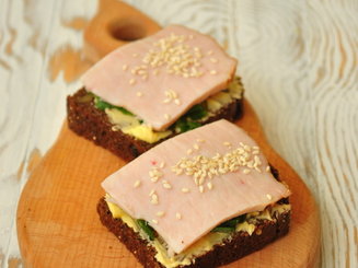 Smørrebrød - Датский бутерброд с индюшиной/куриной  нарезкой