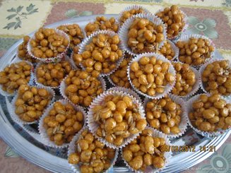 Конфеты из круглого корнфлекса с семечками и ирисками