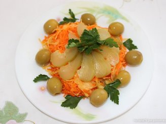 Салат из моркови и капусты
