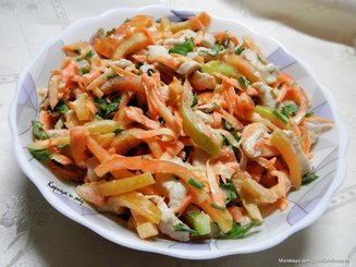 Салат с курицей, перцем и морковью