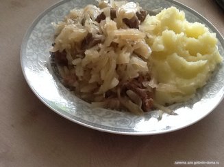 Говядина с капустой и грибами