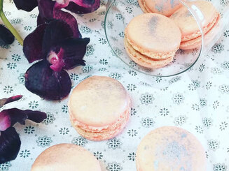 Клубничные макаронс на итальянской меренге (Macarons a la fraise)