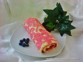 Рулет с декоративным украшением