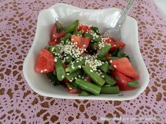 Салат с помидорами и стручковой фасолью