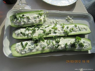 "Лодочки" из свежих огурцов