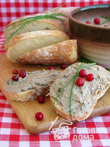 Праздничный паштет из печени курицы с коньяком и изюмом