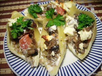 Конкильони с курицей и овощами в сливочном соусе