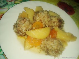 Юварлакя коккинисто (тефтели в соусе)