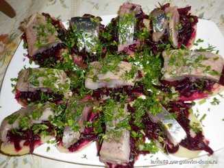 Закуска из картофеля со свекольным салатом