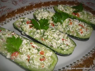 "Лодочки" из свежих огурцов
