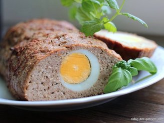 Рулет из фарша с яйцом