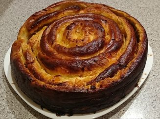Пирог "улитка" с яблоками и курагой