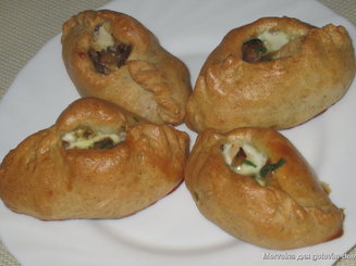 Открытые пирожки с сыром и зеленью