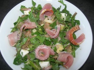 Салат с манго,рукколой и хамоном