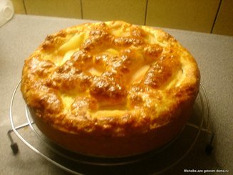 Пирог с абрикосами и пудингом