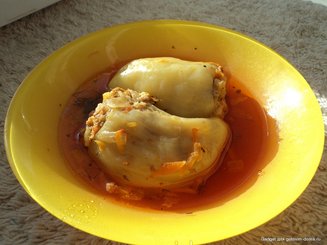Перец, фаршированный мясной начинкой