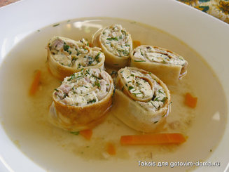 Куриный бульон с блинчиками