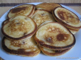 Оладушки творожные с изюмом