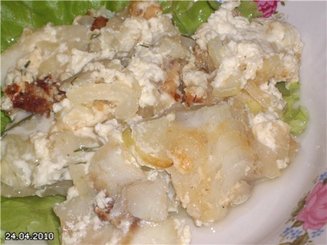 Хек с луком в сметанном соусе