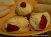 "Фунтики" с клубникой и творожным кремом