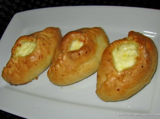 Открытые пирожки с сыром и зеленью