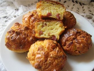кабачковые кексы с луком и беконом